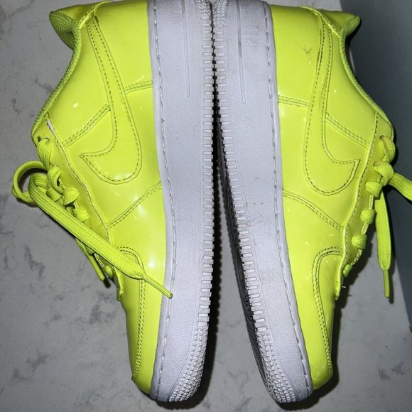 Nike Air Force 1 LV8 UV Volt/White Women’s Shoes 6.5y or 8 women's - Picture 6 of 8